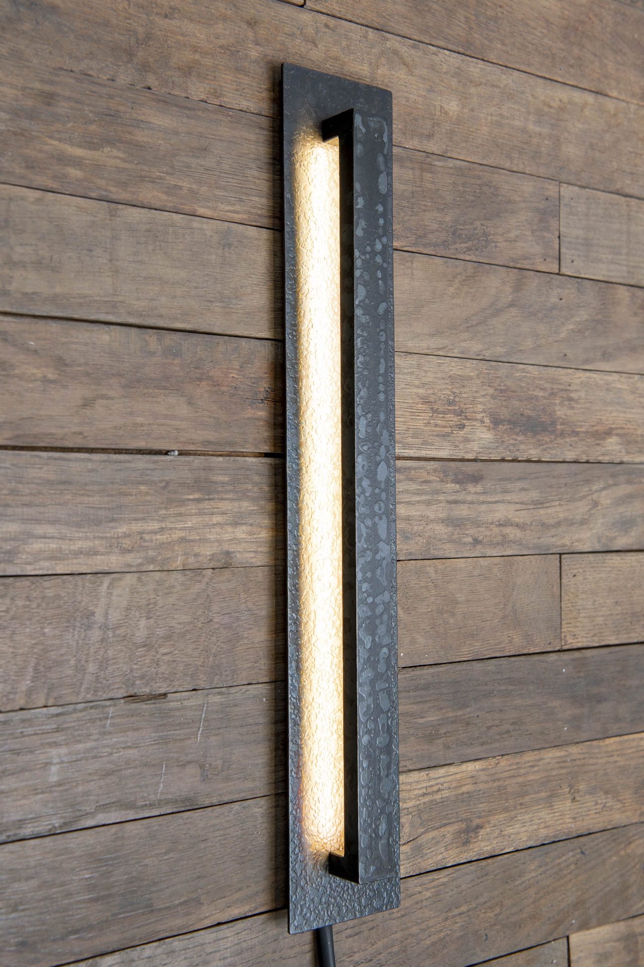 Ray 18 Sconce low profile